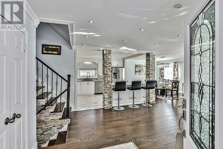 Property Photo:  60 Manorglen Crescent Upper  ON M1S 1W4 