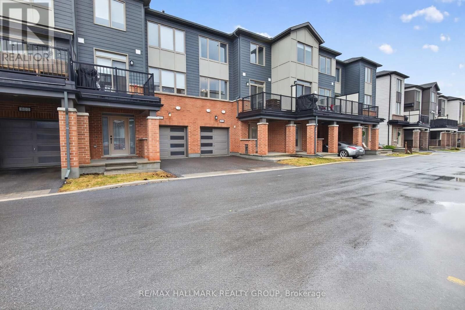 Property Photo:  805 Kiniw Private  ON K1K 4Z4 
