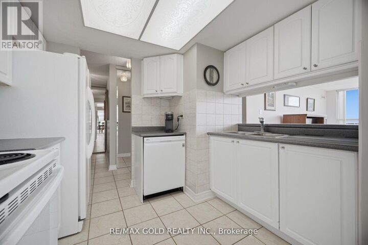 Property Photo:  2091 Hurontario Street 908  ON L5A 4E6 
