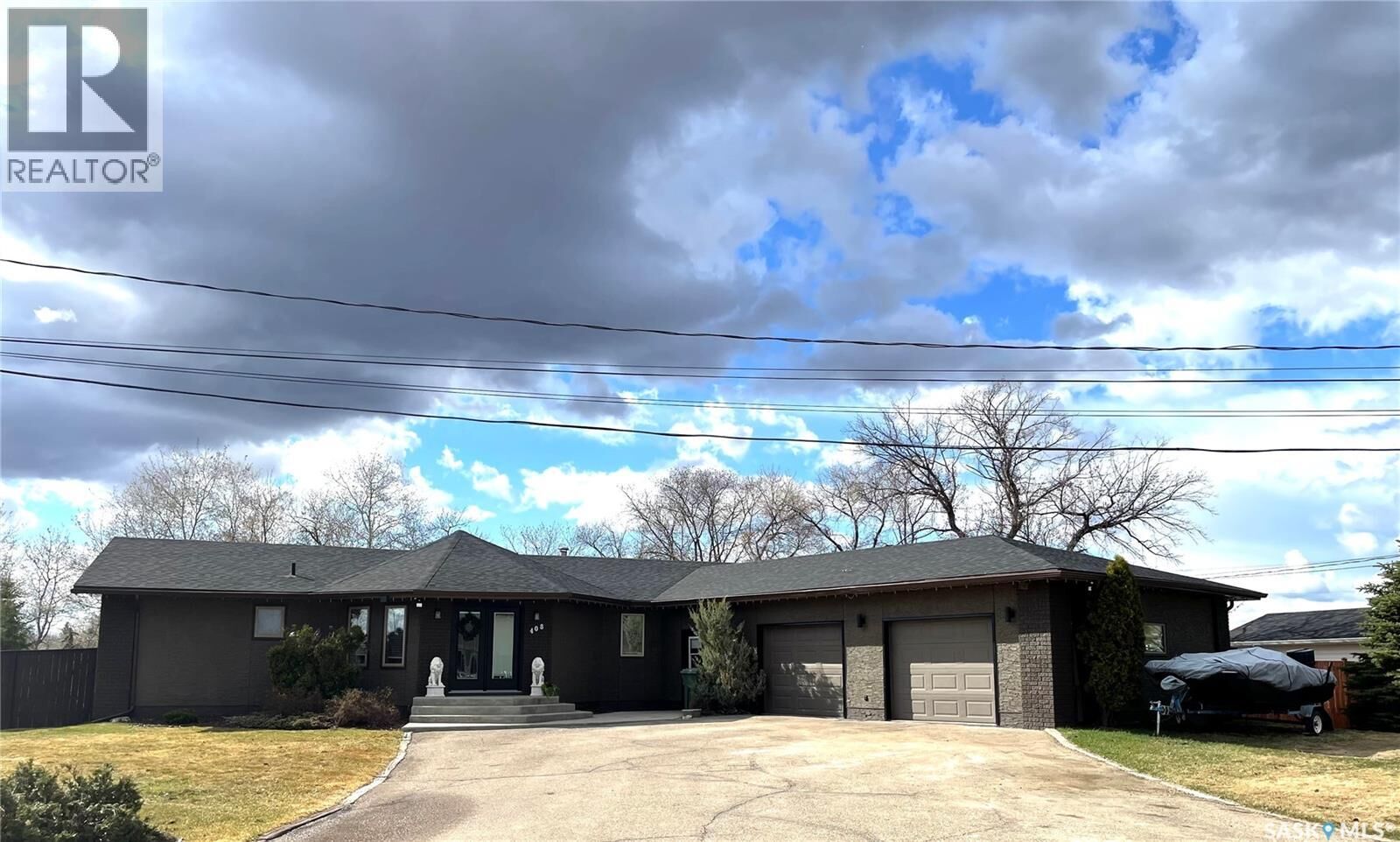 Property Photo: 408 Macdonald Street SK S0E 1E0