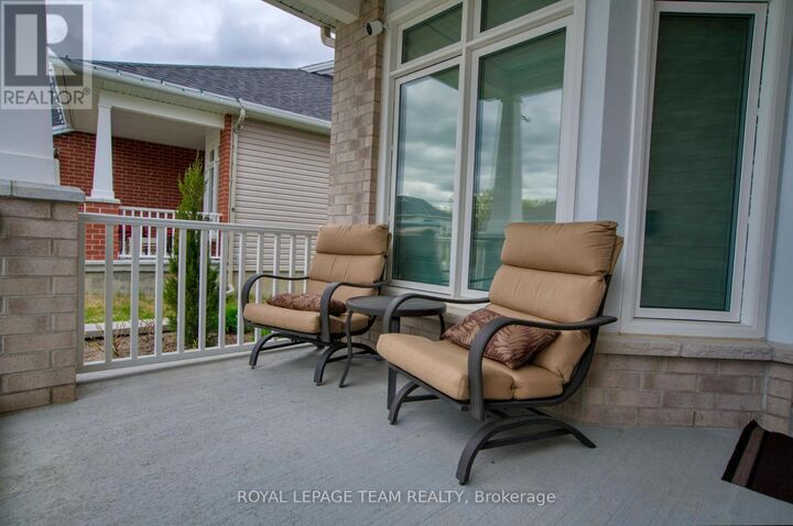 Property Photo:  56 Kayenta Street  ON K2S 2K7 