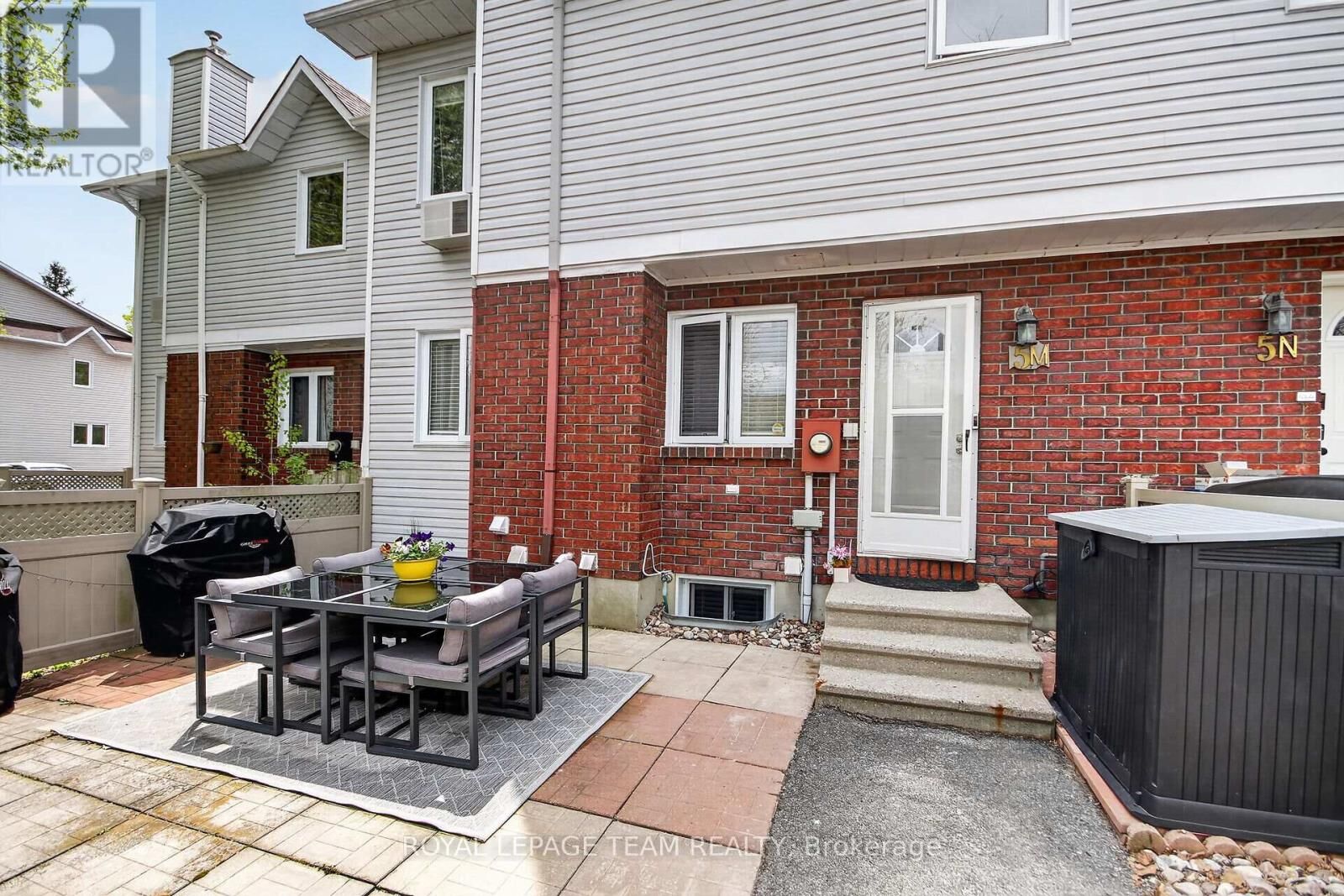 Property Photo:  22 Goulbourn Way 5M  ON K2S 1N7 