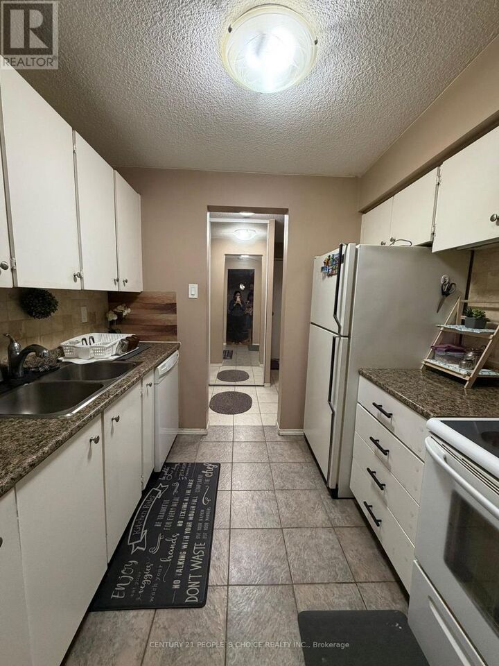 Property Photo: 2121 Roche Court 725 ON L5K 2C7