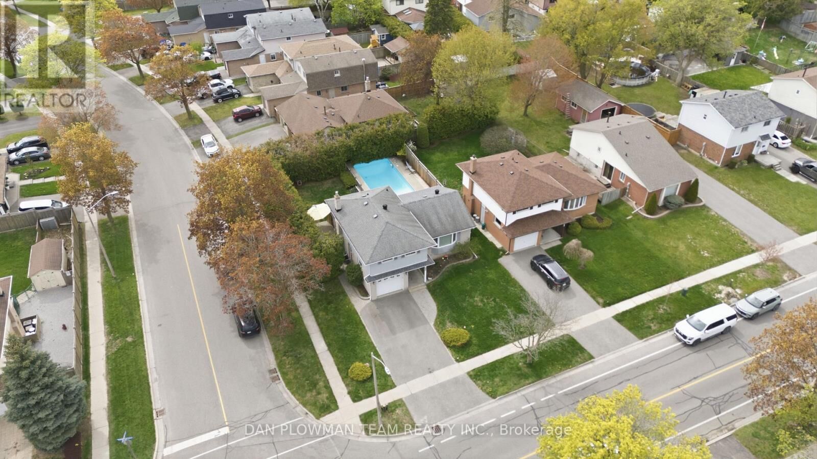 Property Photo:  986 Central Park Boulevard North  ON L1G 7A6 