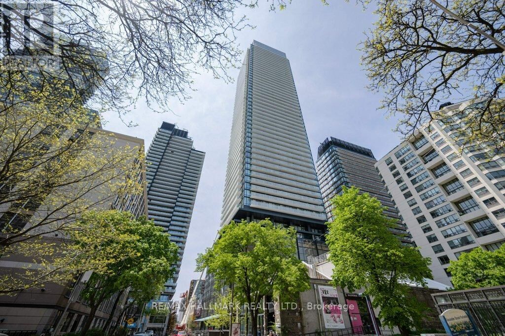 Property Photo:  501 Yonge Street 3202  ON M4Y 1X9 