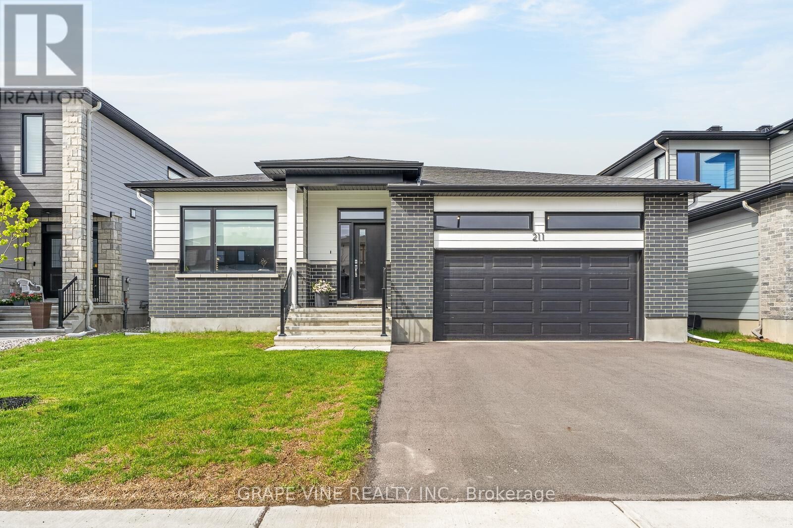 Property Photo:  211 Metric Circle  ON K2V 0L3 