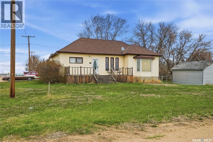 Property Photo:  210 Railway Avenue  SK S0H 3E0 