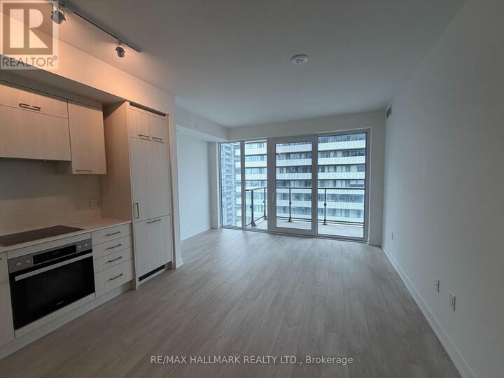 Property Photo: 634 Church Street 3901 ON M4Y 2G3