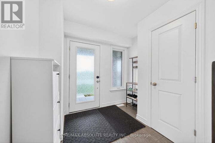 Property Photo:  32 Verglas Lane  ON K1W 0P5 