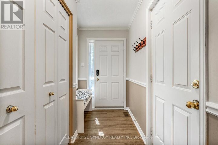 Property Photo: 32 Innesbrook Court 16 ON K2S 1C7