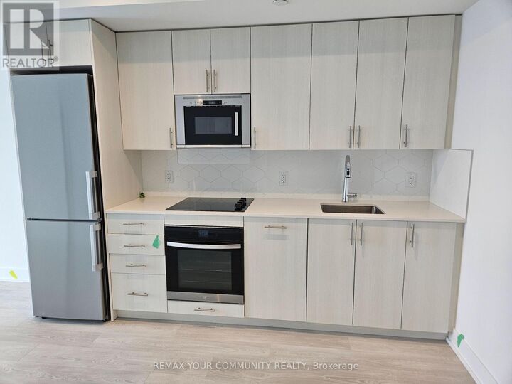 Property Photo:  2545 Simcoe Street North 2210  ON L1L 0W3 