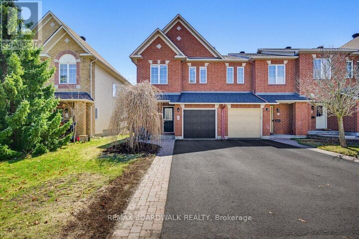 Property Photo: 10 Valemont Street ON K2G 6Y1