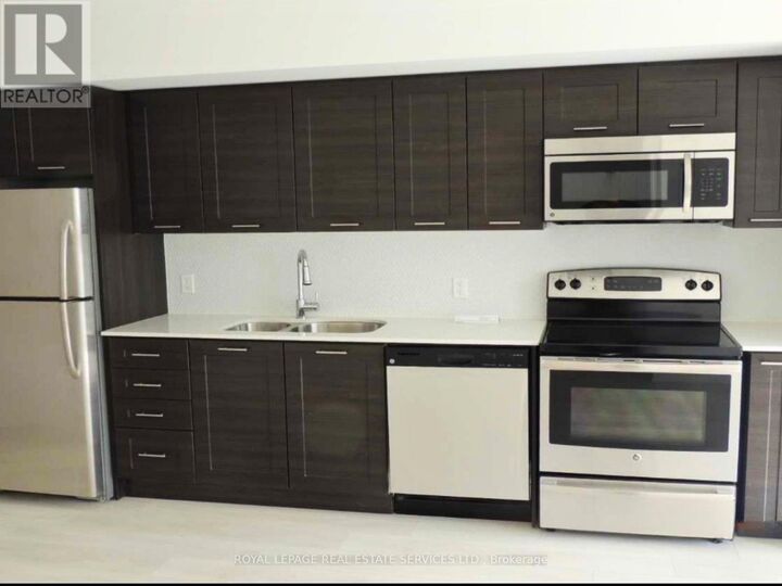 Property Photo: 2220 Lakeshore Boulevard West 2210 ON M8V 0C1