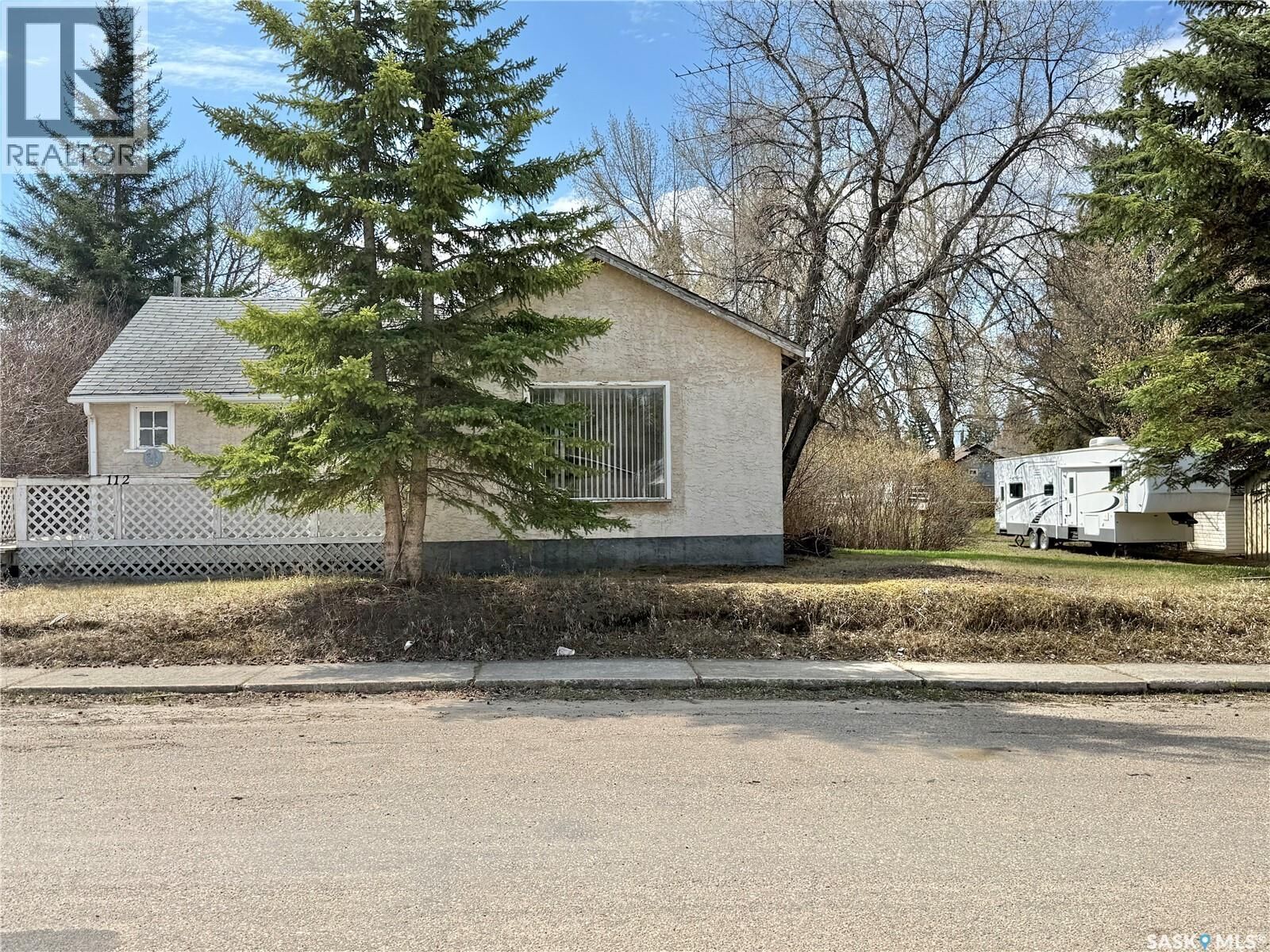 Property Photo:  112 1st Street W  SK S0J 2G0 