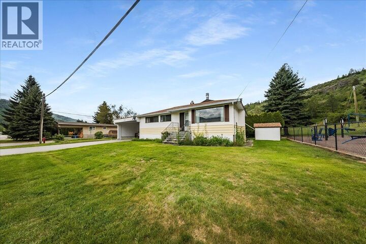 Property Photo:  665 6 Street  BC V0G 1P0 