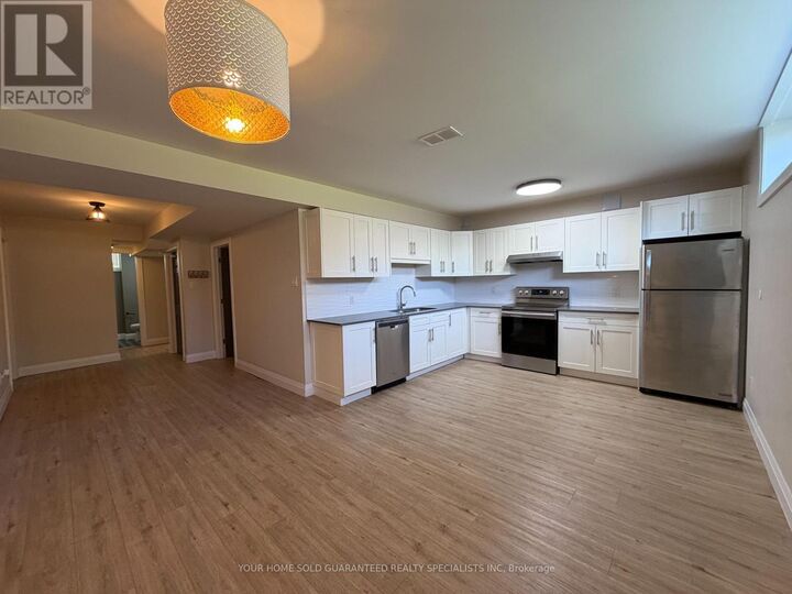 Property Photo:  15B Aurora Heights Drive  ON L4G 2W3 
