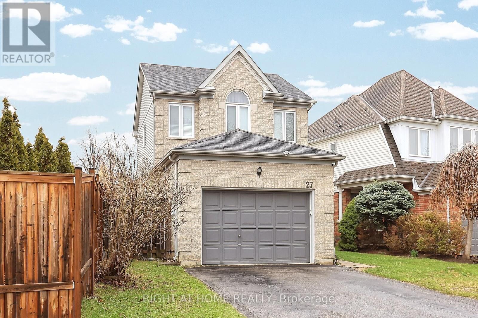 Property Photo:  27 Foundry Lane  ON L1P 1M5 