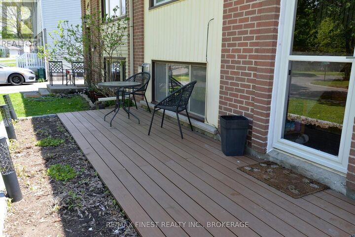 Property Photo:  48 Abbey Dale Court  ON K7K 5W9 