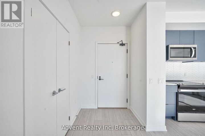 Property Photo: 1606 Charles Street Ph1803 ON L1N 0P1