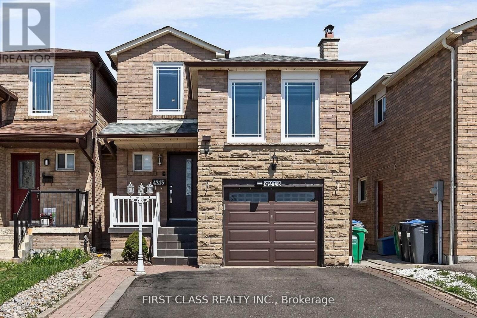 Property Photo:  4213 Beacon Lane  ON L5C 3V8 