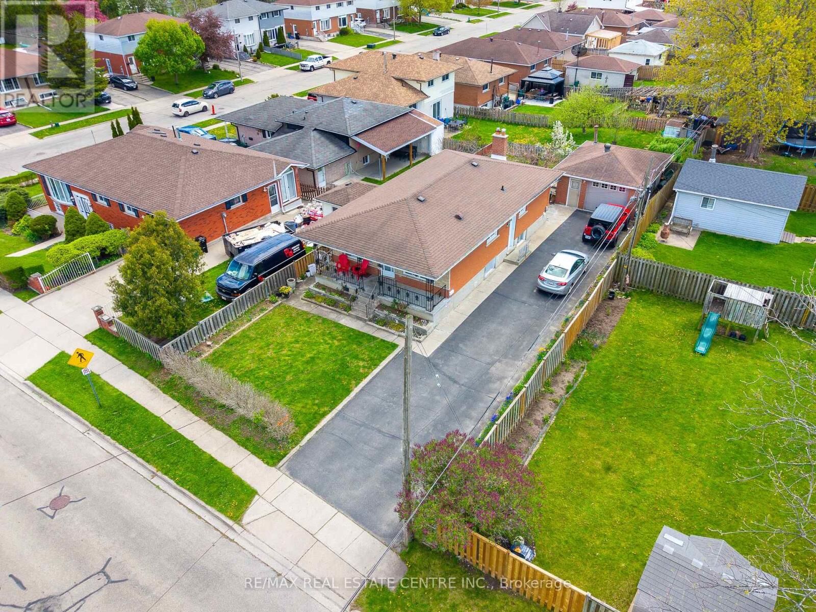 Property Photo:  211 Ballantyne Avenue  ON N1R 7B5 