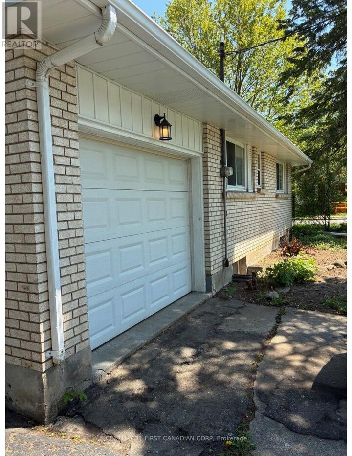 Property Photo:  1294 Hillcrest Avenue  ON N5Y 4N5 