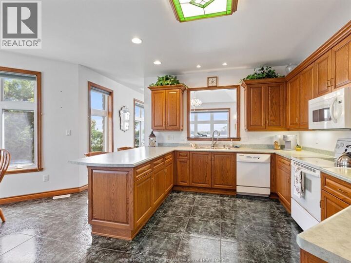 Property Photo: 682 Dalhousie Street ON N9V 3B2