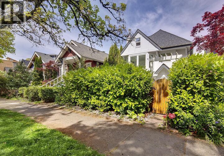 Property Photo:  2977 West 6th Avenue  BC V6K 1X4 