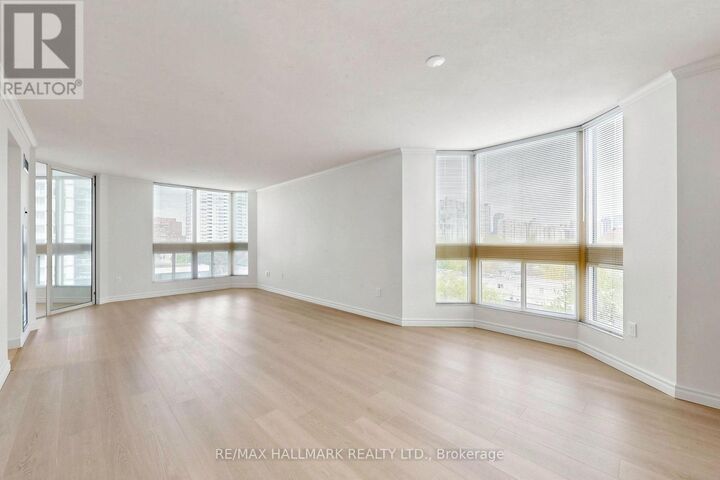 Property Photo:  10 Kenneth Avenue 911  ON M2N 6K6 