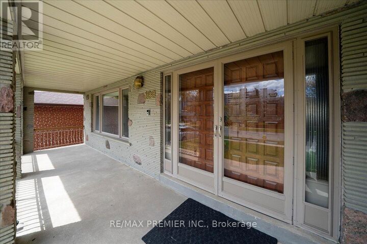 Property Photo:  100 Hallsport Crescent  ON M3M 2K6 