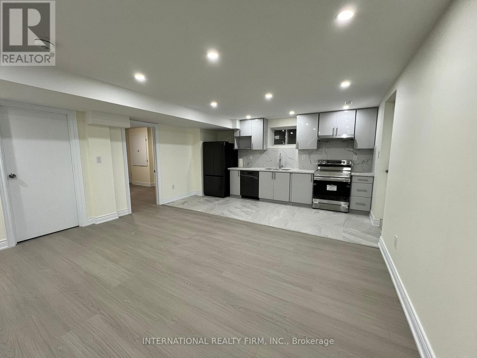 Property Photo:  216 Wesmina Avenue  ON L4A 5A2 