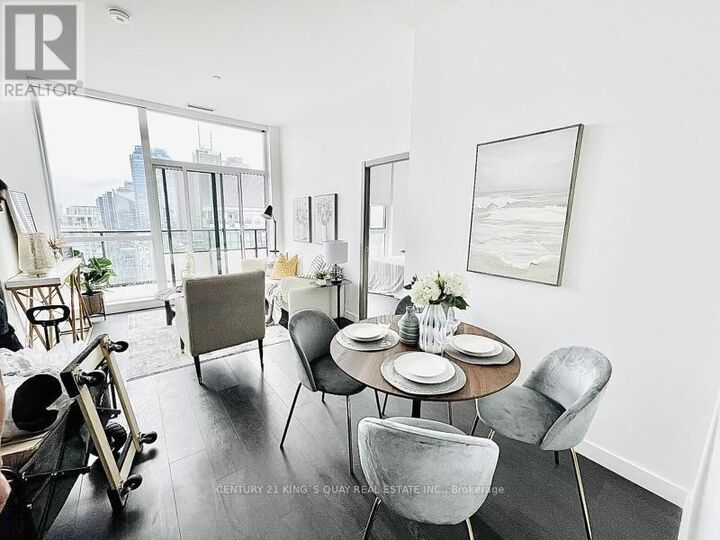 Property Photo:  38 Widmer Street 5105  ON M5V 0P7 