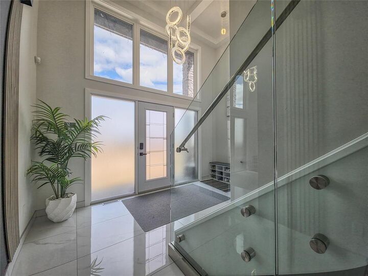 Property Photo:  2 Oakview Street  MB R7C 0C6 