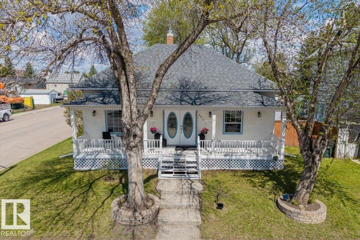 Property Photo: 4813 53 Avenue AB T7Z 1C5