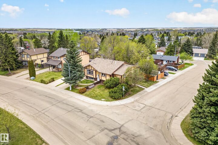 Property Photo:  5116 55 Street  AB T4X 1E1 