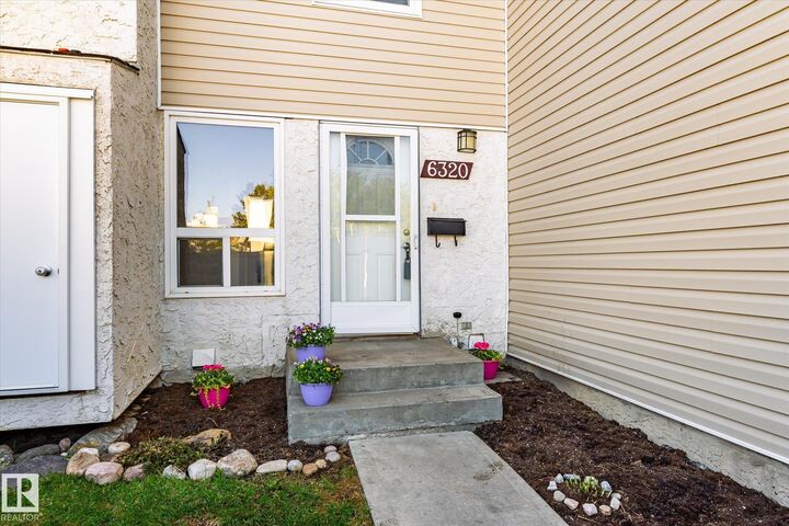 Property Photo:  6320 184 Street NW  AB T5T 2N8 