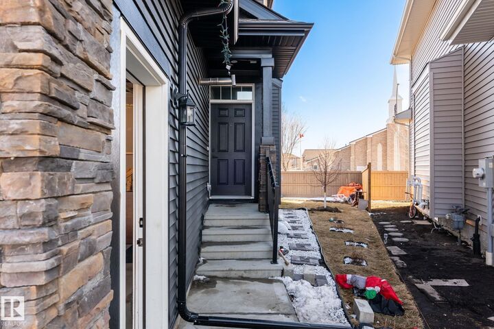 Property Photo:  6607 50A Avenue  AB T4X 3A8 
