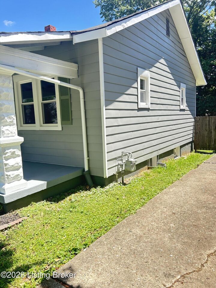 Property Photo:  1034 Dixon Ave  KY 40217 