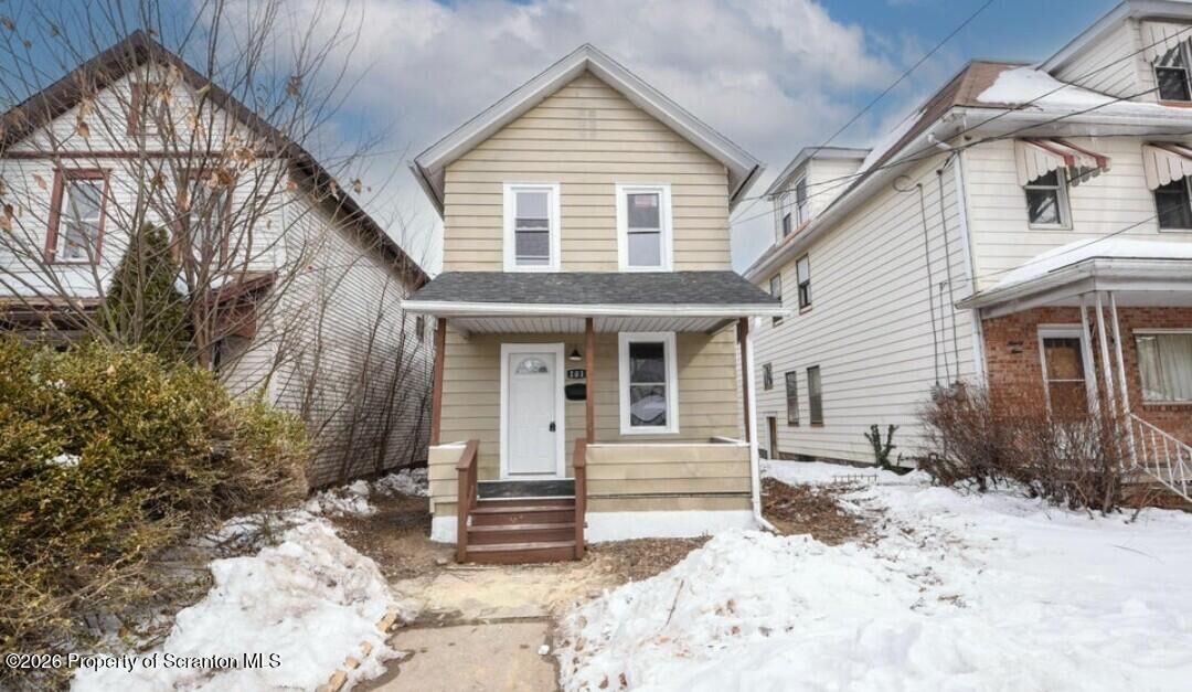 Property Photo:  