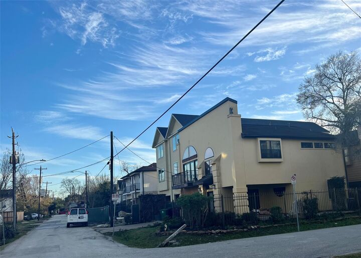 Property Photo: 417 Malone Street TX 77007