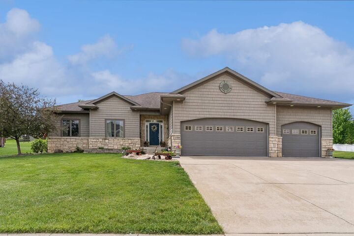 Property Photo:  2709 Falcon Lane  IA 50613 