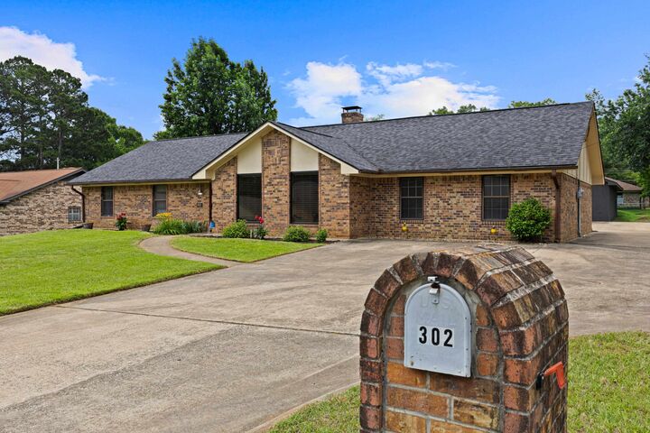 Property Photo:  302 Cheryl St.  TX 75604 