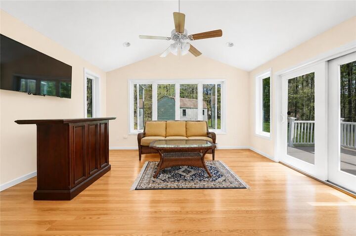 Property Photo:  111 Sir Lyonnesse Court  PA 18347 