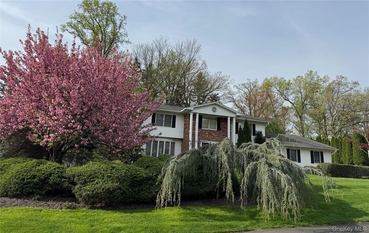 Property Photo:  27 Rochelle Drive  NY 10956 