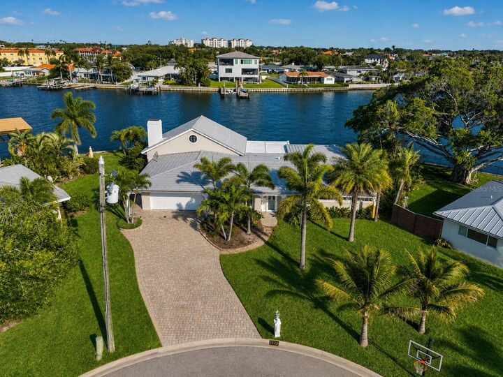 Property Photo:  1276 37th Avenue NE  FL 33704 