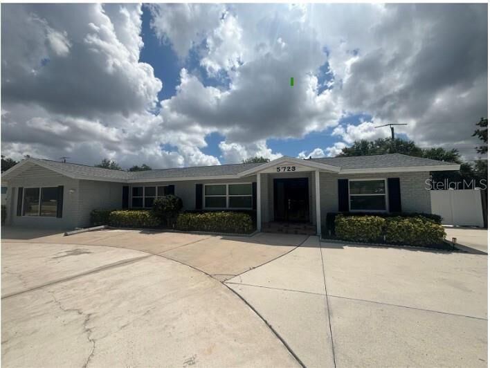 Property Photo: 5723 26th Street W FL 34207