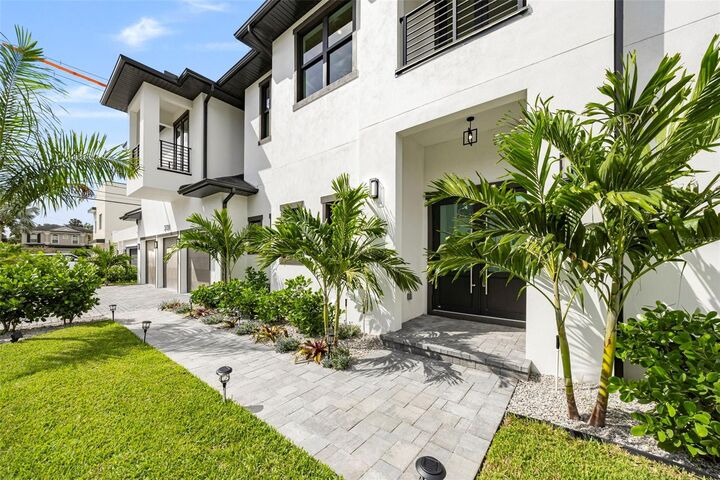 Property Photo:  3701 S Lynwood Avenue  FL 33611 