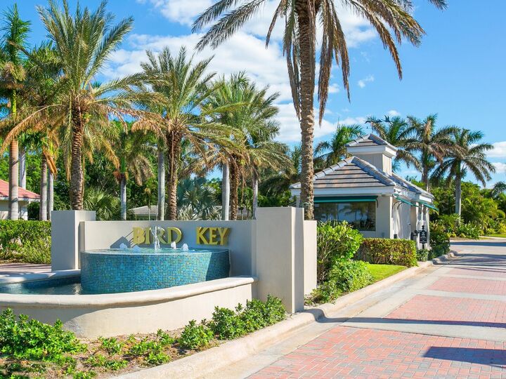 Property Photo: 509 Spoonbill Way FL 34236