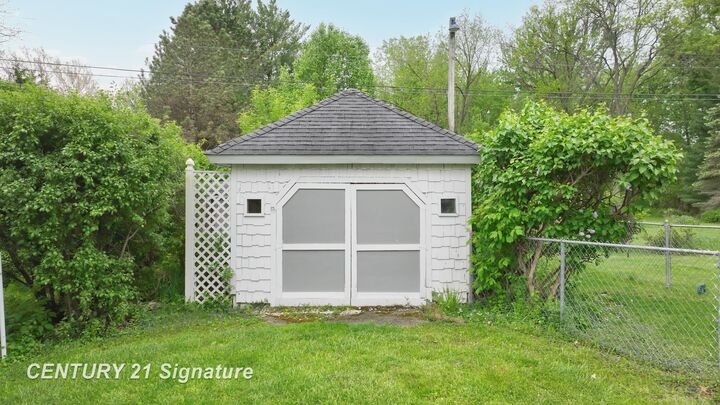 Property Photo:  5501 Calkins Road  MI 48532 