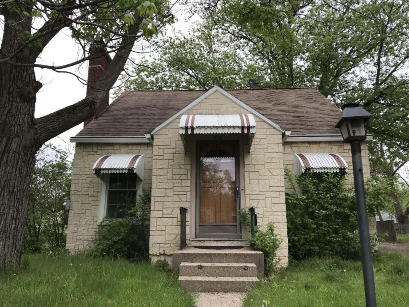 Property Photo: 1710 Linden Avenue SE MI 49507